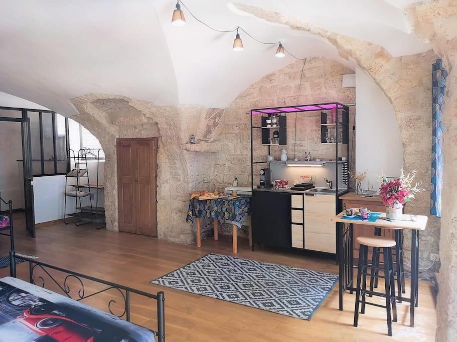 Pour Les Amoureux Des Vieilles Pierres Poussan Exterior foto